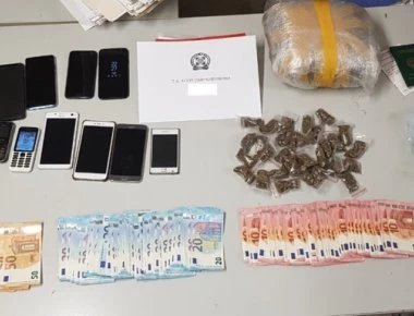 Εξαρθρώθηκε σπείρα που διακινούσε ναρκωτικά έξω από σχολείο στην Κυψέλη - 11 συλλήψεις